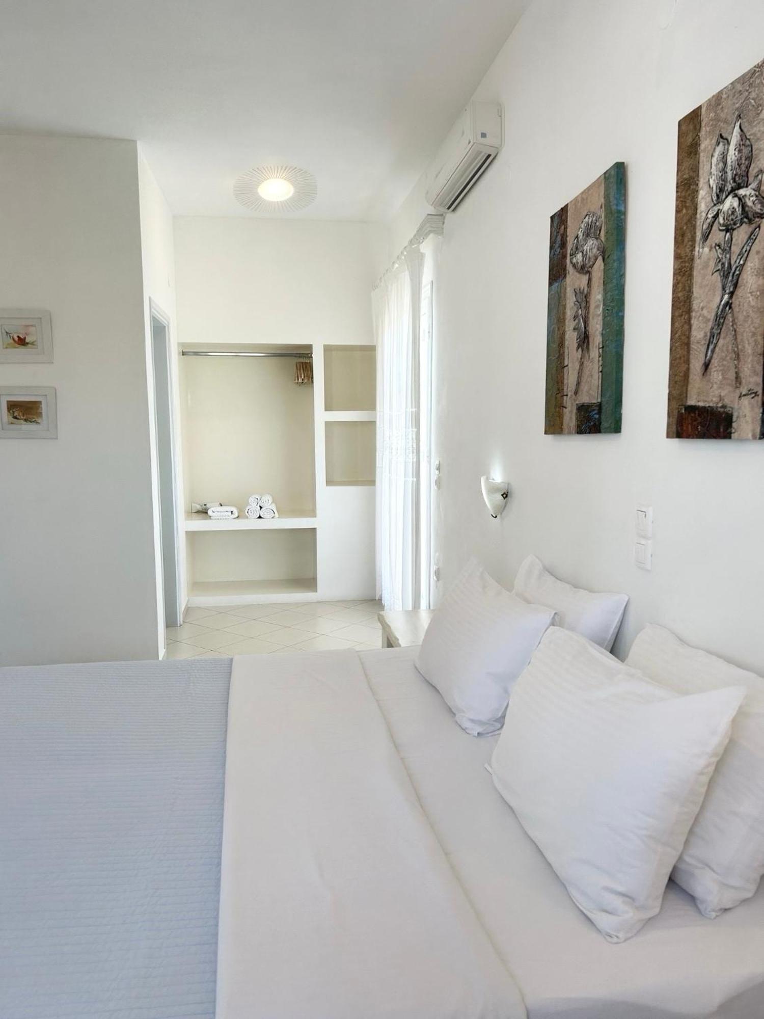 Anita Rooms & Suites Milos Adamantas  Bagian luar foto